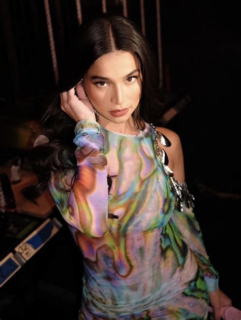 Kathryn Bernardo, Anne Curtis reach 20M Instagram followers.